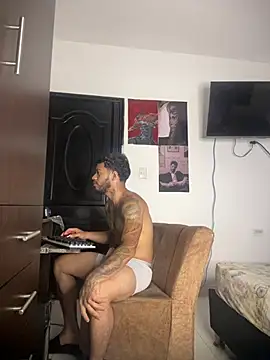 Enzomoretti__ Chat XXX in diretta