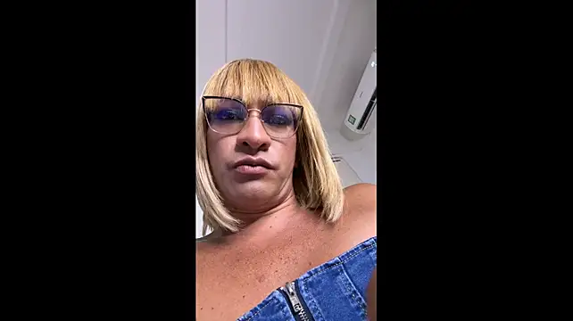 Chat +18 de YendraDirtyandhot ao vivo