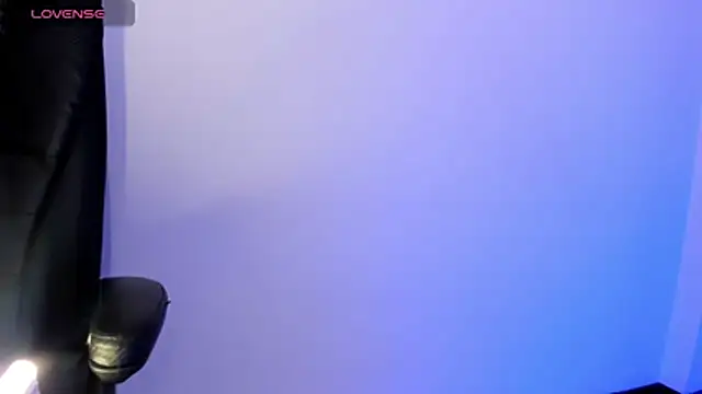 Онлайн чат XXX Adrian_Rouse