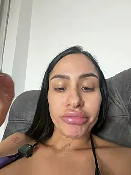 MoraFit_ Chat XXX in diretta