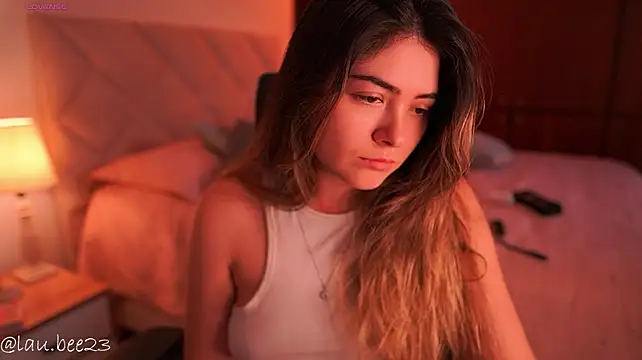 Lau_Bee Chat XXX in diretta