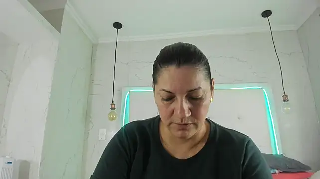 Heidy_milf Adlı Modelin Canlı XXX Sohbeti