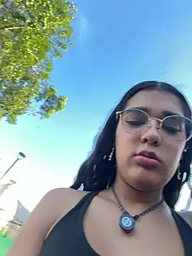 EmmaRoux_ Adlı Modelin Canlı XXX Sohbeti
