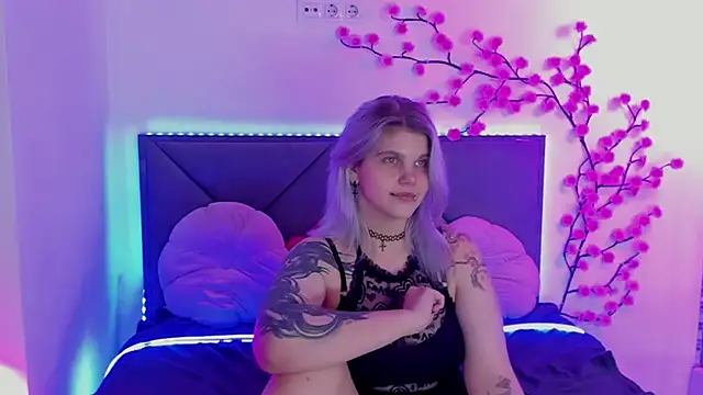 JoannLowe Chat XXX live