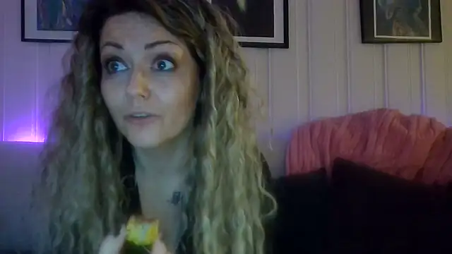 MyManCave live XXX chat
