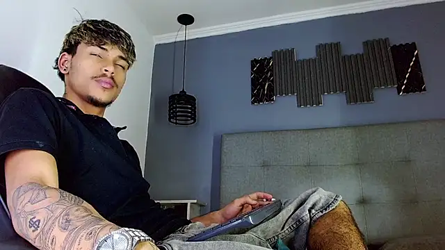 Angel_foxc13's Live XXX Chat
