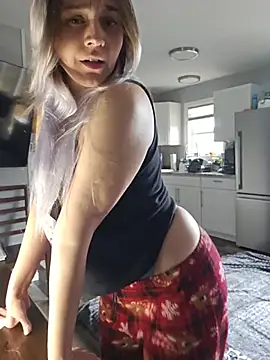 ScarletsWeb live XXX chat