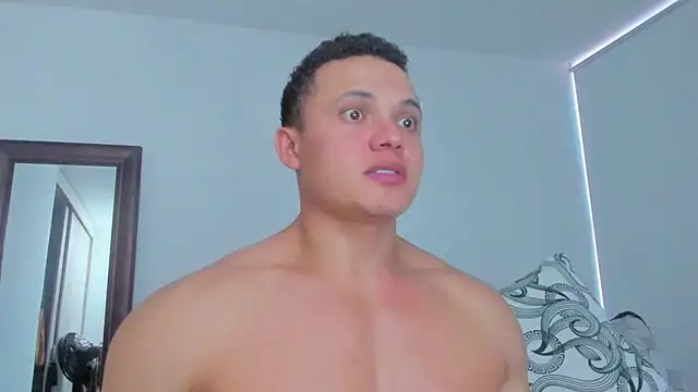 Chatroom XXX en direct de KingLevi01