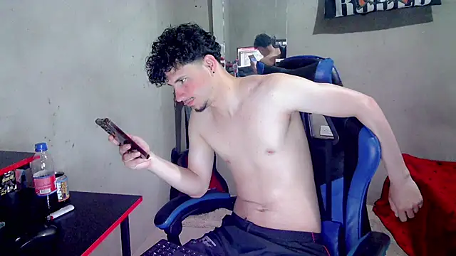 Chat XXX en directo de Atom_Hot
