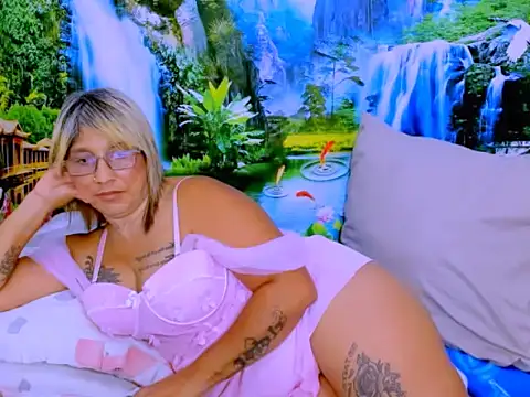 XXX chat uživo modela indianroxy