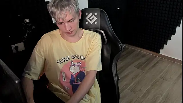 More_than_friend live XXX chat