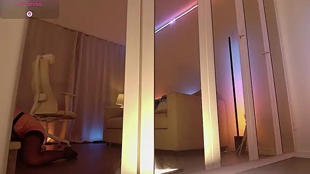 Nova-Lee Show in webcam
