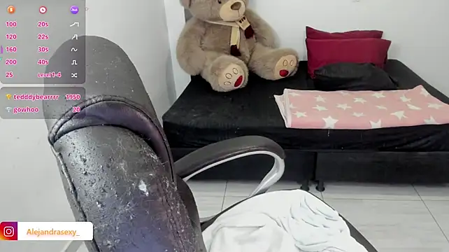 Chat +18 de alejandra_milf_ ao vivo