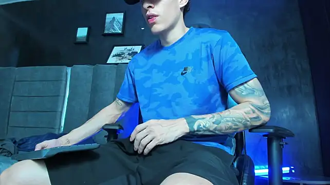 Enzo_Maserati élő XXX-chatje