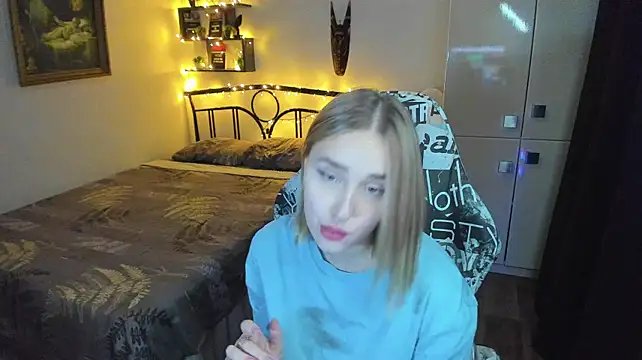 CrazyBitchInLace's Live XXX Chat