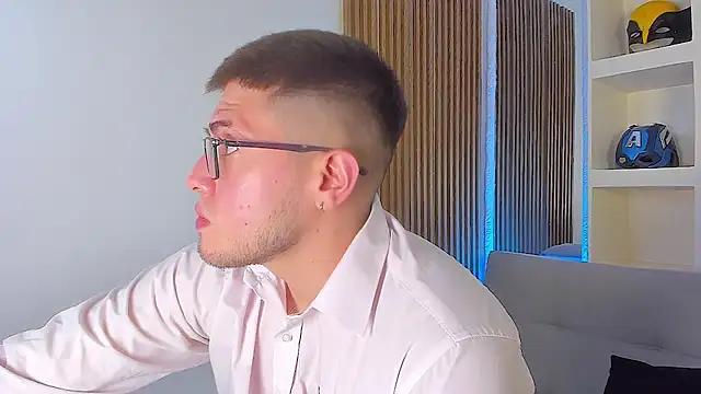 SebastianMaximoff_ Adlı Modelin Canlı XXX Sohbeti