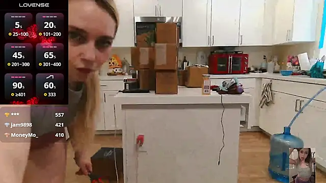 Chat +18 de Blondiewithanass ao vivo