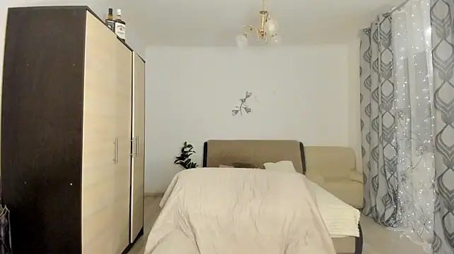 PlayfulDaisy live XXX chat