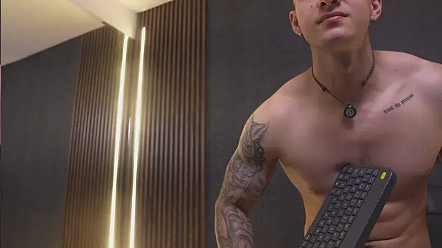JacksonOlsenn Adlı Modelin Canlı XXX Sohbeti