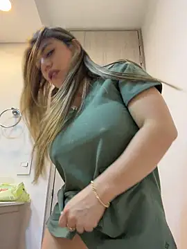 צ'אט XXX בשידור חי של alicee16