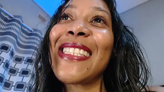 Chat +18 de _MoniqueLovay_ ao vivo