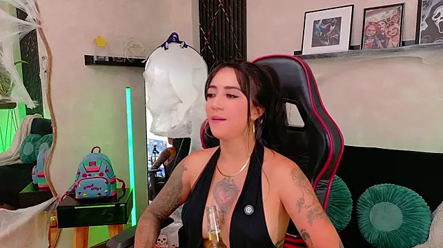 EmmyEvans1's Live XXX Chat