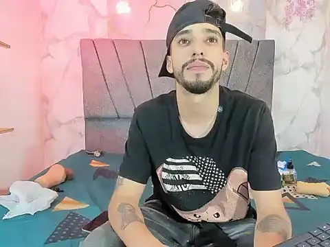 Tayler_ospina_のウェブカメラショー