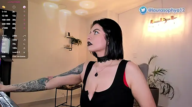 laurasophya Chat XXX in diretta