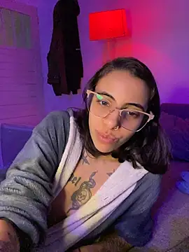 Chat +18 de Poison_Ivy_29 ao vivo