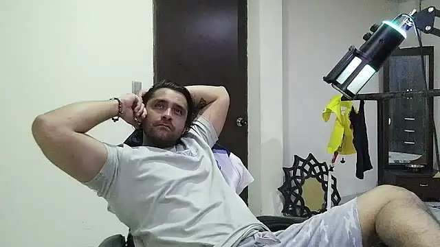 aronmiller404 Live XXX Chat