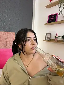 KallyMyller1 Adlı Modelin Canlı XXX Sohbeti