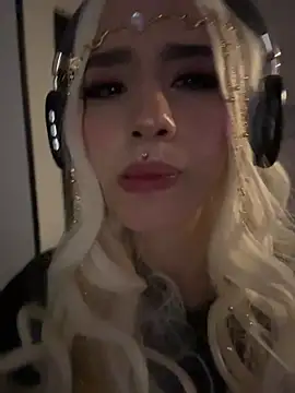 Elodiee_Roussee Adlı Modelin Canlı XXX Sohbeti