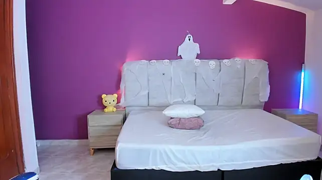 Czat XXX na żywo – Littlee_Noemi