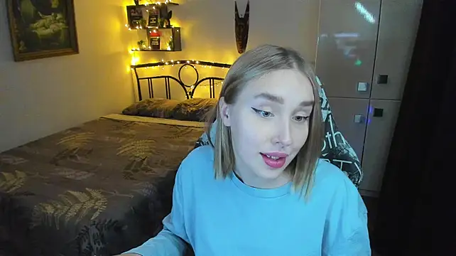 CrazyBitchInLace Live XXX-Chat