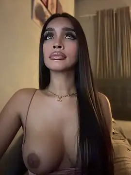 צ'אט XXX בשידור חי של PrettyYoungHugeCockTS