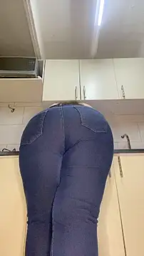 Chloee_Peach Adlı Modelin Canlı XXX Sohbeti