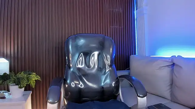 Zara_Jackson Adlı Modelin Canlı XXX Sohbeti