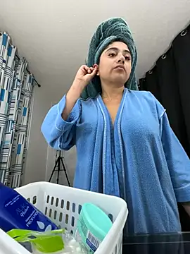 Monica17 Adlı Modelin Canlı XXX Sohbeti