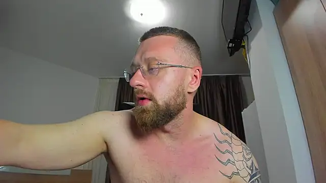צ'אט XXX בשידור חי של Findom_guy