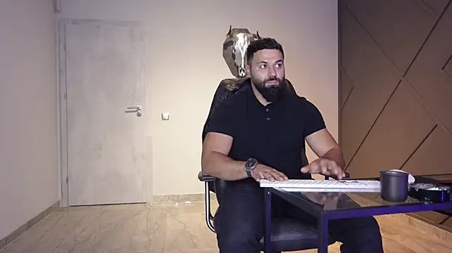 XXX chat uživo modela mattmasterss