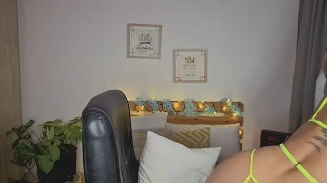 Czat XXX na żywo – LucyMoanss