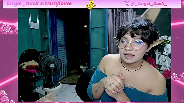 Angel_Duck élő XXX-chatje