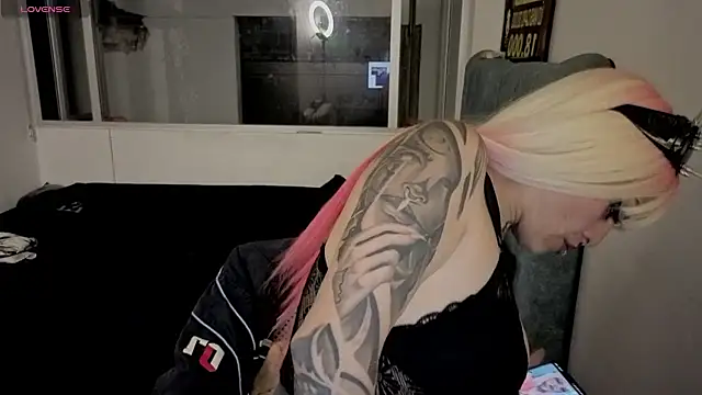 Czat XXX na żywo – freyaa_sorcerees