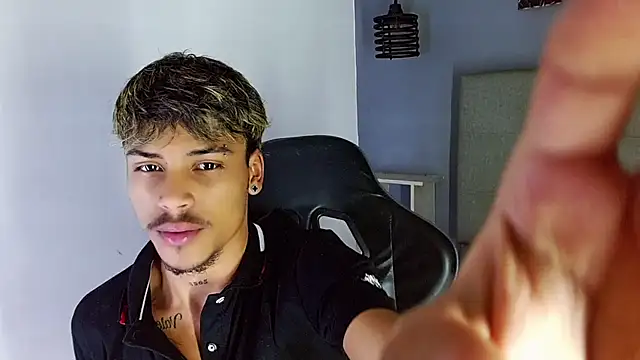 Angel_foxc13 Adlı Modelin Canlı XXX Sohbeti