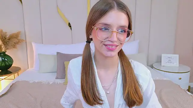 Chat +18 de StellaMour ao vivo