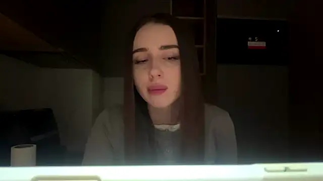 dianaluves1 Adlı Modelin Canlı XXX Sohbeti