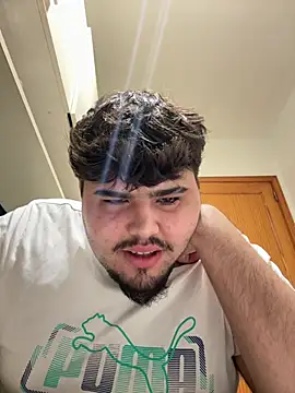 Yannick04 – Naživo XXX chat