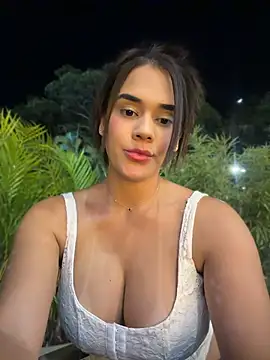 BellaLeclair_ লাইভ XXX চ্যাট