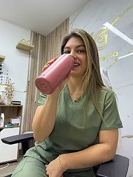 Pokazy przed kamerką – alicee16
