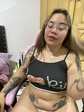 Lindalatina2001 Adlı Modelin Canlı XXX Sohbeti